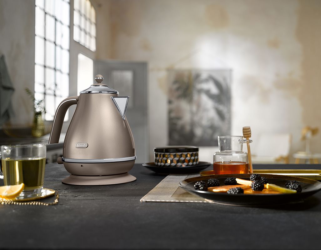 Delonghi KBOT2001 Icona Metallics Mesmerising Kettle 1.7L